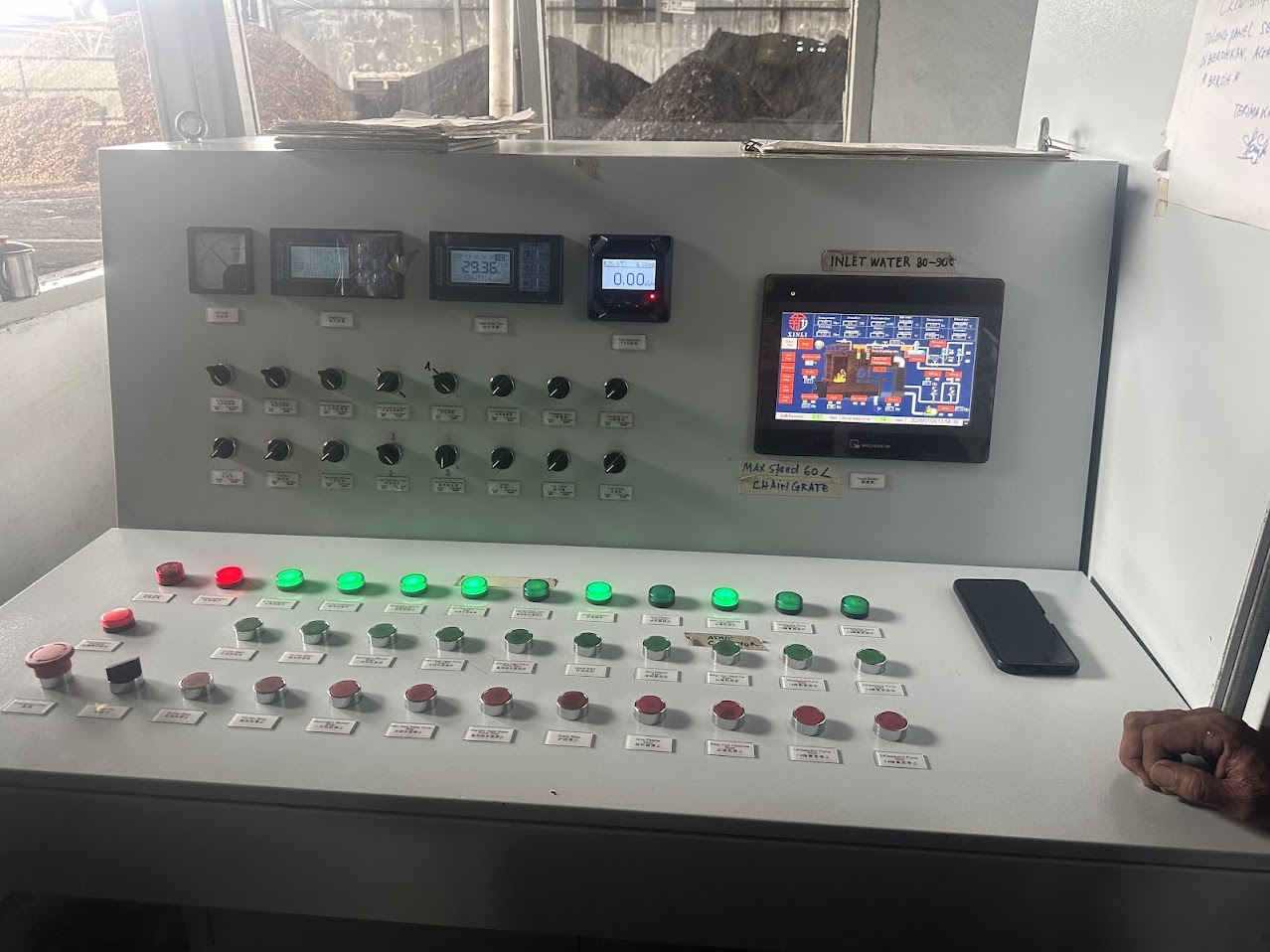 Control room boiler chain grate dengan instrumentasi digital